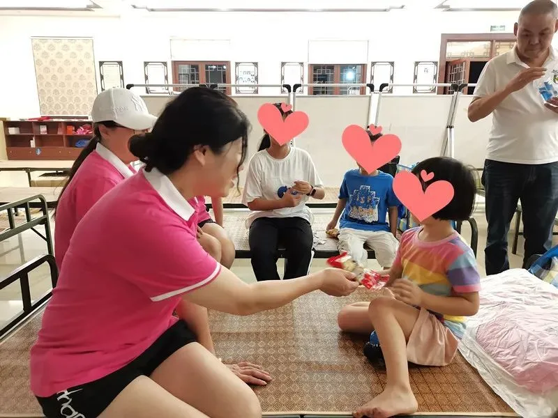 美女四肢被困被调戏的游戏_调戏睡衣美女视频_美女调戏小鸡鸡