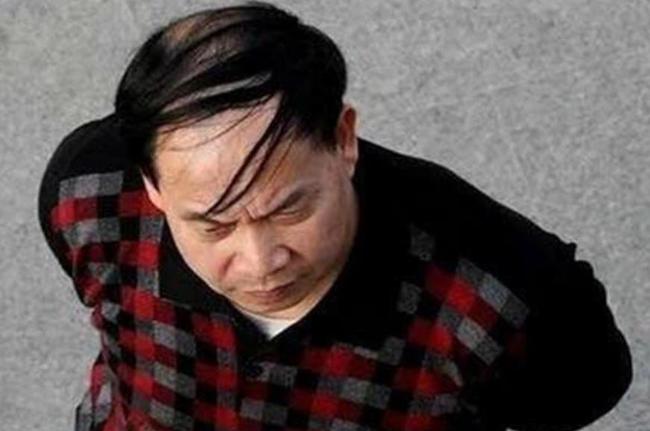 黑暗中的五彩人生答案_黑暗中的五彩人生点击答案_20岁就秃顶了人生都黑暗了