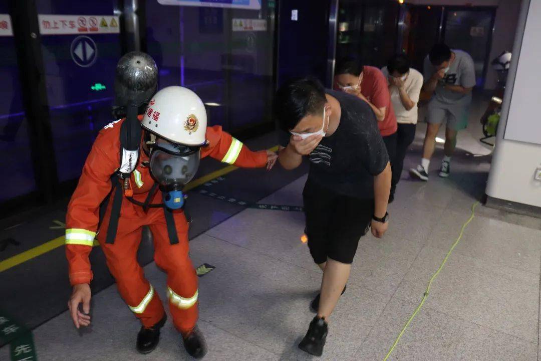 地铁逃生国际服最新版本_地铁逃生国际服下载更新_地铁逃生国际服下载手机版