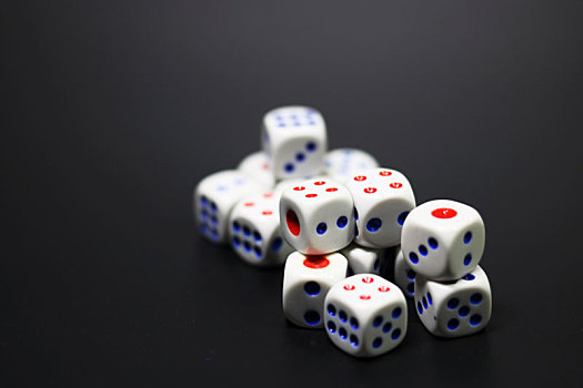 疯狂骰子兑换码2023_疯狂骰子破解版无限金币钻石_疯狂的骰子
