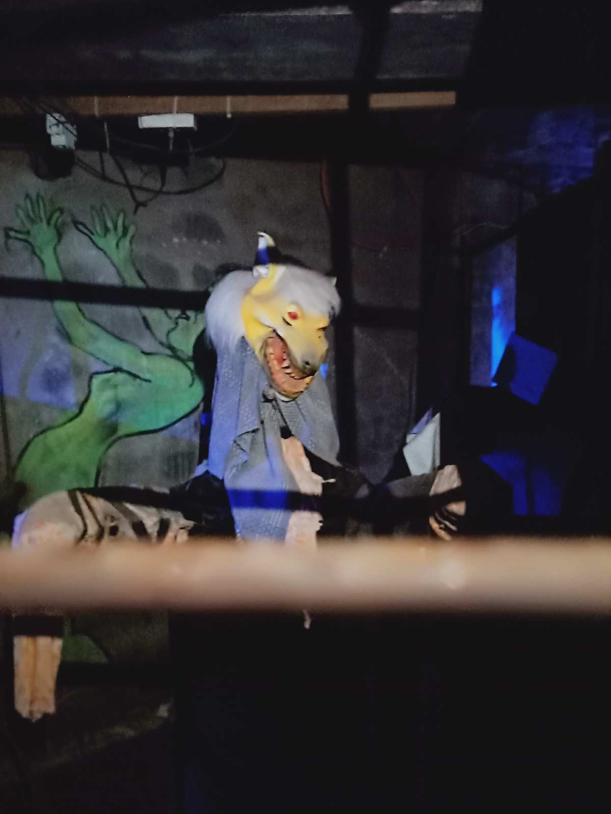 逃出鬼屋抓狂游戏_逃出鬼屋视频_逃出抓狂鬼屋