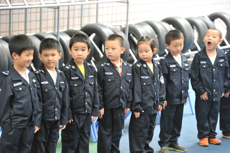 偷游乐园手机游戏叫什么_游乐园偷手机游戏_游乐园里的偷吃贼