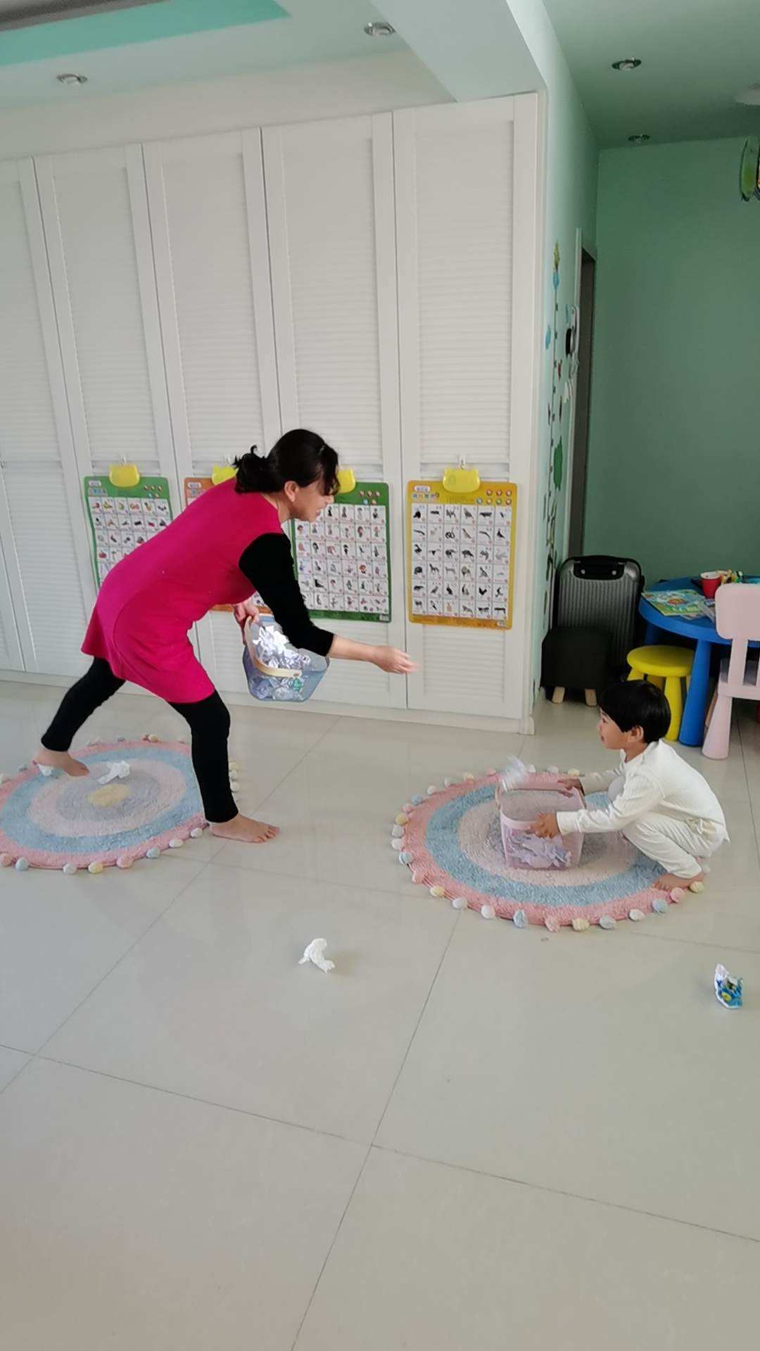 小孩玩的角色扮演的游戏_小孩手机游戏角色_游戏小孩