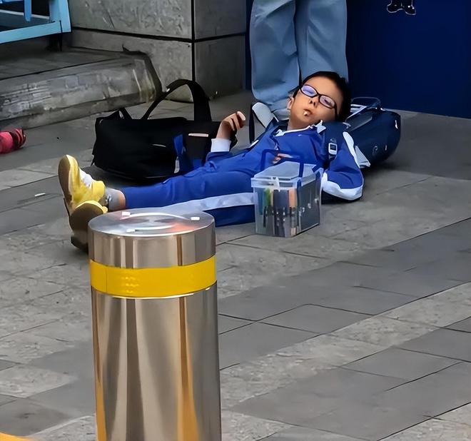 躺葛优是什么意思_葛优躺_葛优躺图片卡通表情包