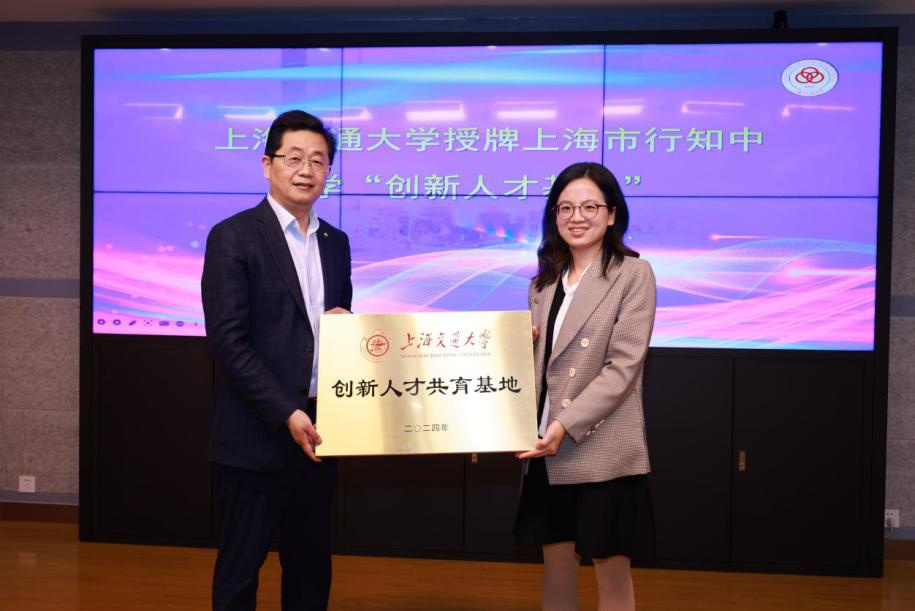 玩手机游戏能考上大学吗_玩手机能上大学吗_大学可以带手机玩游戏吗