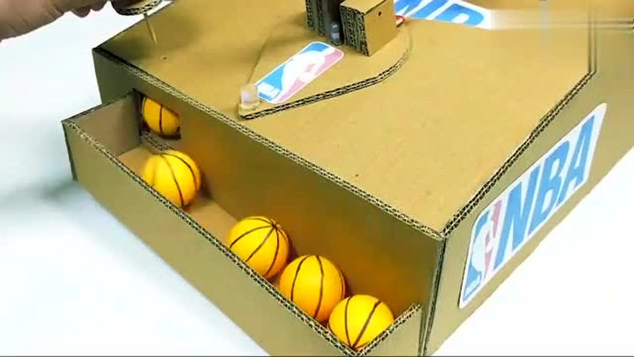 架子纸板制作手机游戏用什么_用纸板制作手机游戏架子_用纸板手工制作架子