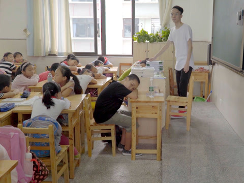 玩学校手机游戏犯法吗_玩学校手机游戏违法吗_学校玩手机游戏