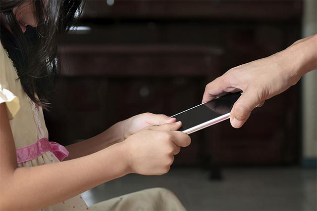 毁掉玩心手机游戏孩子会怎么样_毁掉玩心手机游戏孩子能玩吗_玩手机游戏毁掉孩子的心