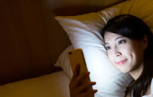 晚上适不适合玩手机游戏_北京晚上有什么地方适合孩子玩_什么网页游戏适合情侣玩