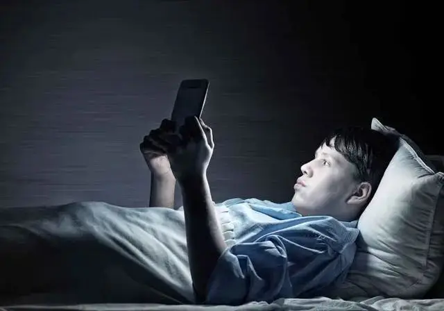 手游上瘾带来的危害_为何手机游戏会上瘾怎么办_玩手游上瘾的人是什么性格