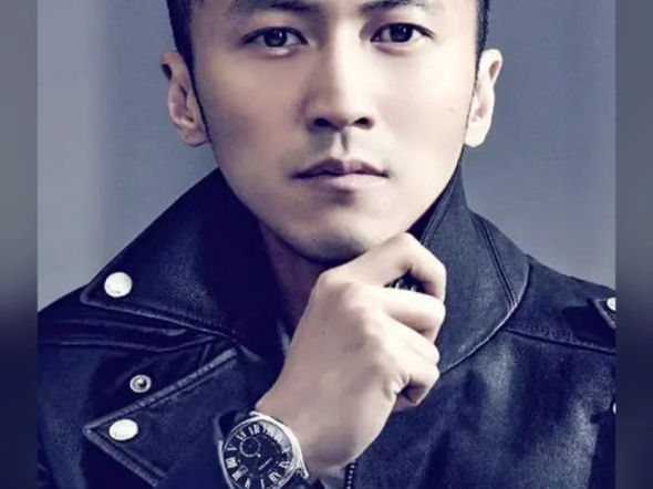 谢霆锋一般玩什么游戏_谢霆锋玩手机游戏_谢霆锋玩手机游戏视频