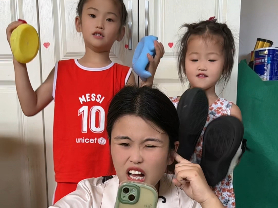 玩朋友手机们游戏小说阅读_和朋友一起玩手机游戏_小朋友们在玩手机游戏