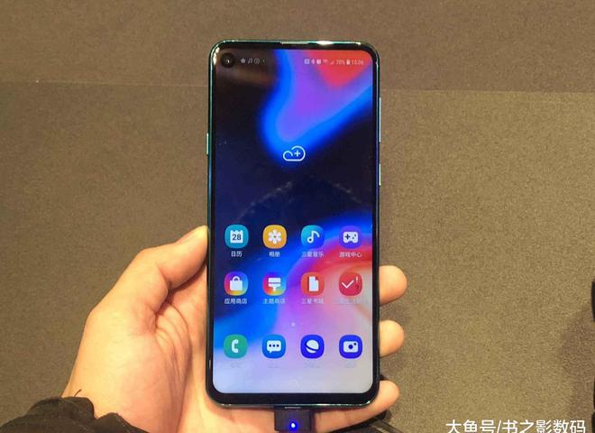 挖孔屏手机千元游戏机推荐_挖孔屏长什么样_挖孔屏机型