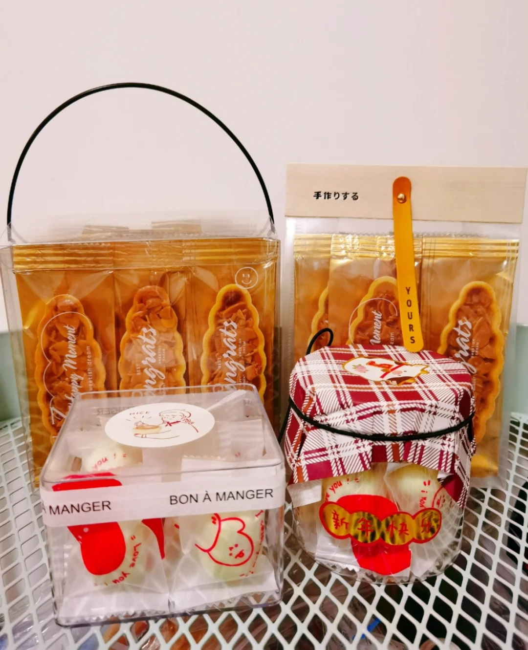 小伙子玩单手手机游戏视频_小伙子单手玩手机游戏_单手玩的手机游戏