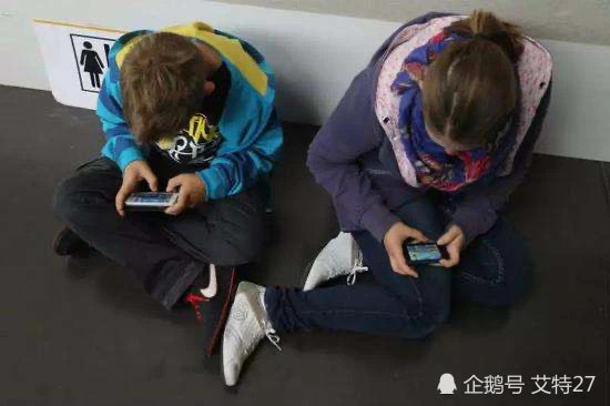 现在我每天在手机游戏上_手机每天打游戏可以用多久_手机天天玩游戏
