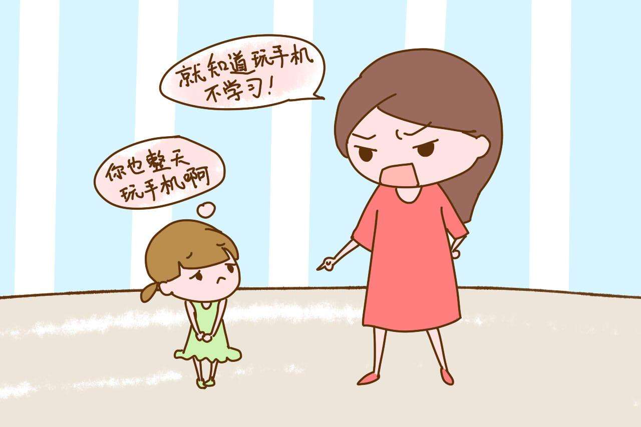 小女孩儿玩手机游戏_儿女孩玩手机游戏小视频大全_小孩玩手机游戏的危害视频