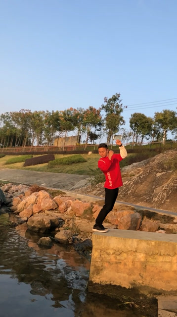哥哥玩手机游戏小作文_哥哥玩手机吗_四岁小哥哥玩手机游戏吗